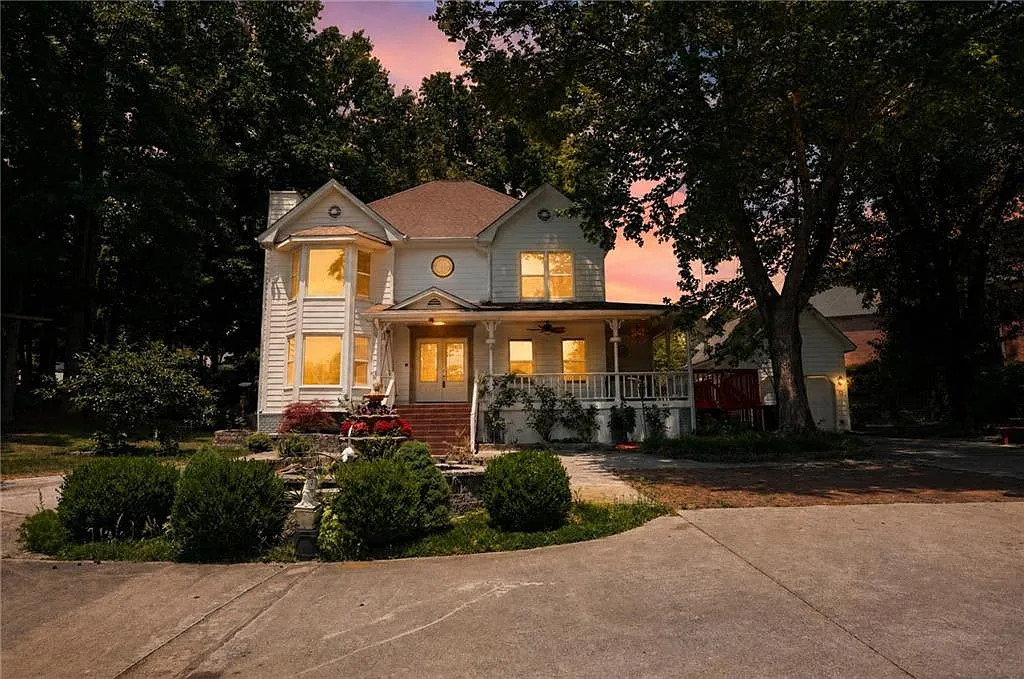 Renovated Lakefront Gem in Sugarloaf Springs 2