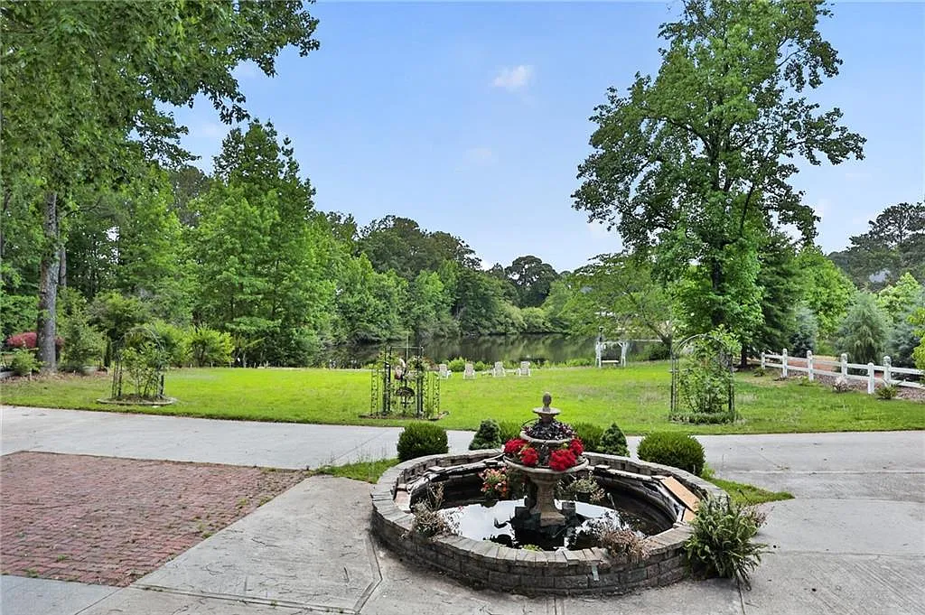 Renovated Lakefront Gem in Sugarloaf Springs 3