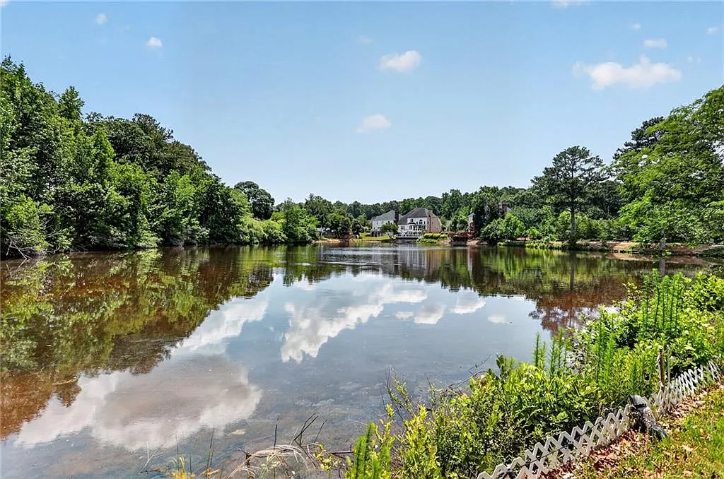 Renovated Lakefront Gem in Sugarloaf Springs 5