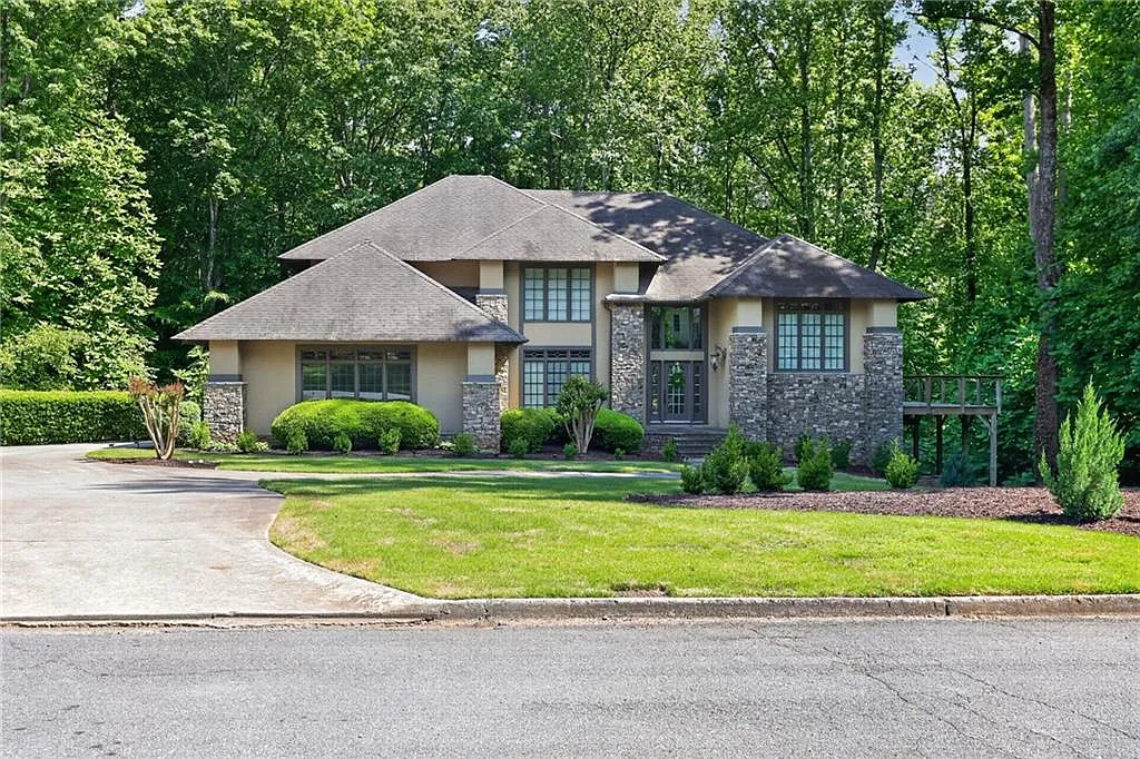 Prairie-Style Estate on 2+ Acres 3