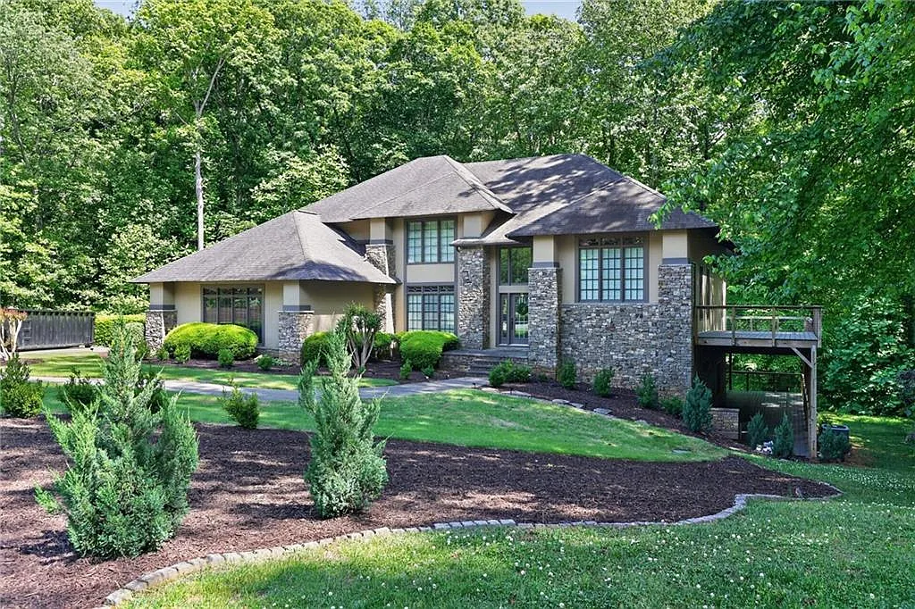 Prairie-Style Estate on 2+ Acres 4