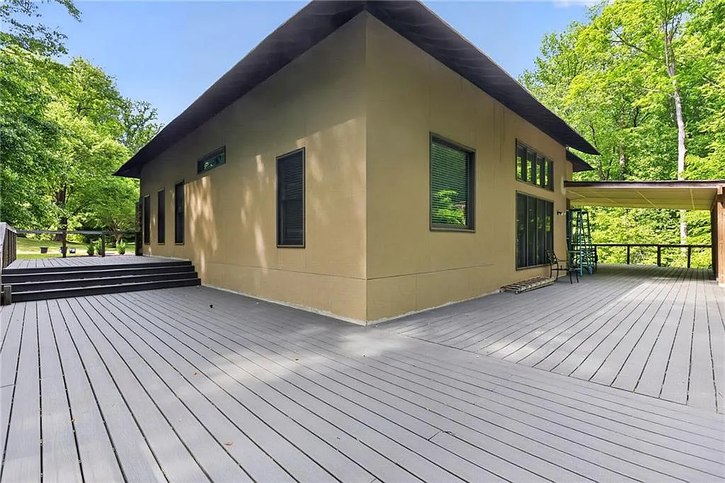 Prairie-Style Estate on 2+ Acres 5