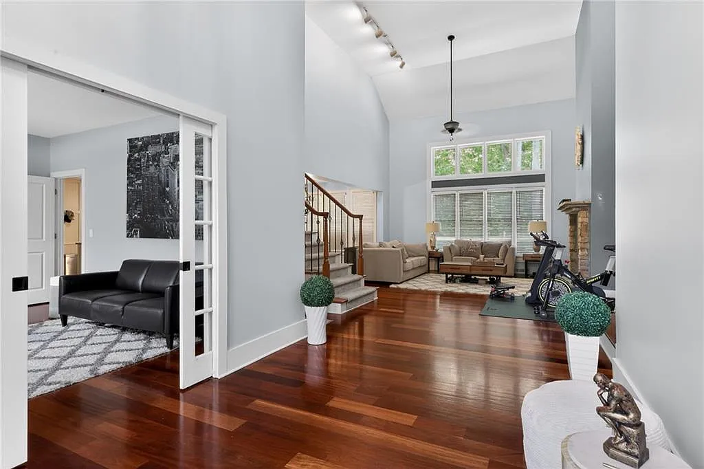 Prairie-Style Estate on 2+ Acres 6